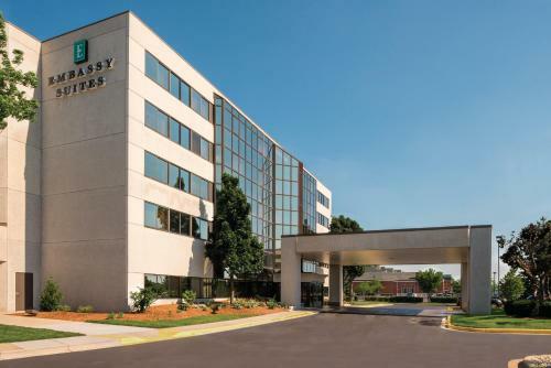 Brookfield Suites Hotel & Convention Center