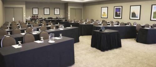 Brookfield Suites Hotel & Convention Center