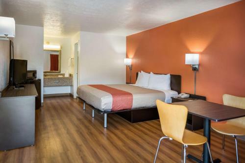 Motel 6 - Opelika