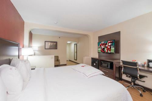 Hotel Red Roof Inn Plus+ & Suites Opelika