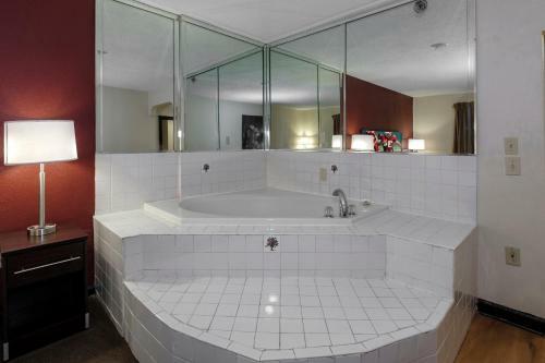 Hotel Red Roof Inn Plus+ & Suites Opelika