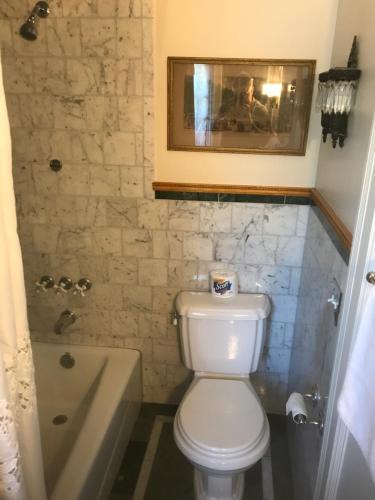 Edgewood Manor Inn Bed And Breakfast