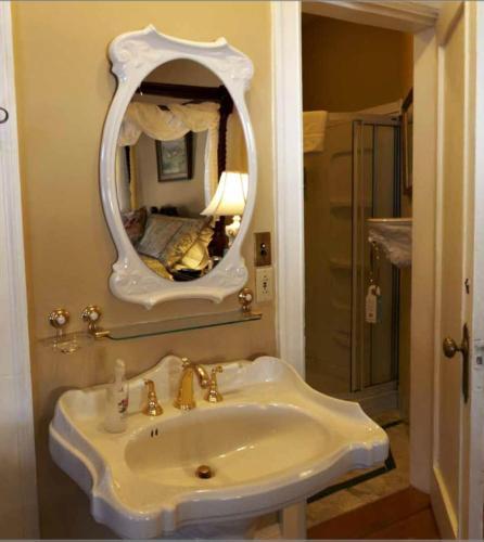 Edgewood Manor Inn Bed And Breakfast