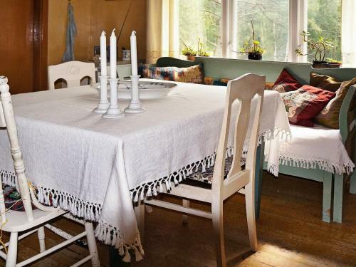 Four-bedroom Holiday Home In �lmhult