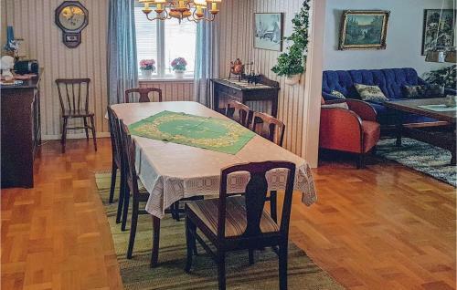 Three-bedroom Holiday Home In Morlunda