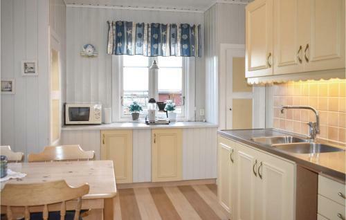 Three-bedroom Holiday Home In Torhamn