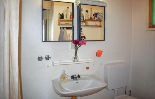 Three-bedroom Holiday Home In Granna
