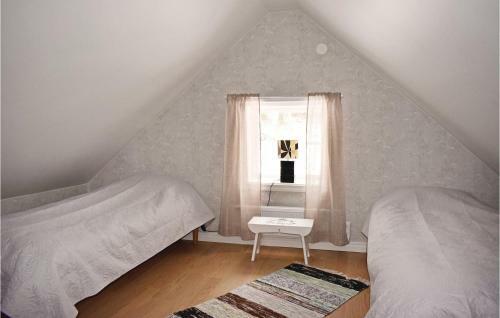 Two-bedroom Holiday Home In Tjallmo