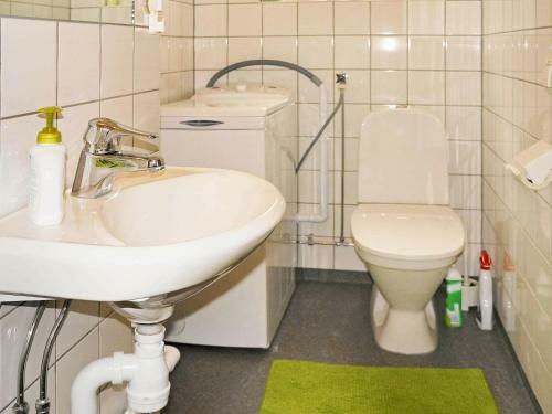 Two-bedroom Holiday Home In Svensh�gen