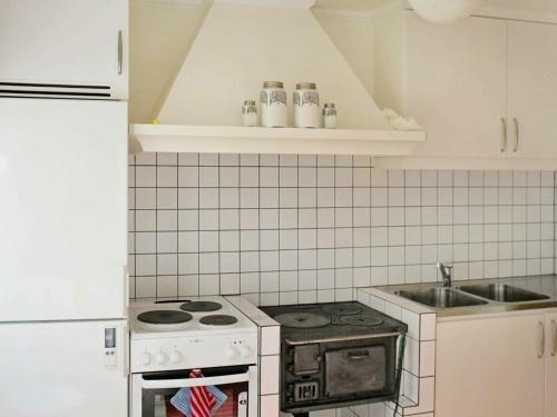 Two-bedroom Holiday Home In Svensh�gen