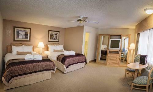 Twin Peaks Lodge & Hot Springs