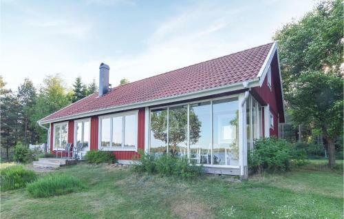Three-bedroom Holiday Home In Borgstena