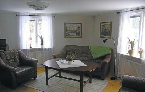 Two-bedroom Holiday Home Skeppshult 02