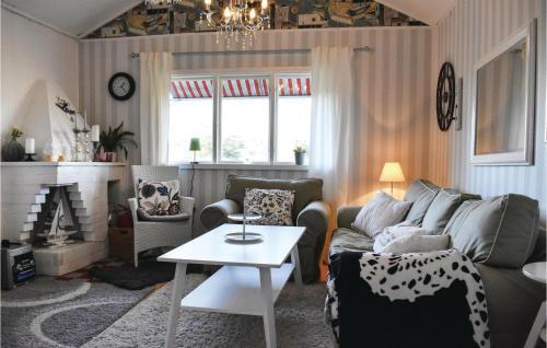 Three-bedroom Holiday Home In Yngsjo