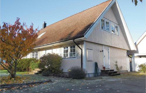 Three-bedroom Holiday Home In Ahus