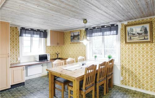 Three-bedroom Holiday Home In Gullspang