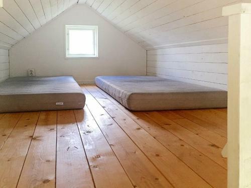 One-bedroom Holiday Home In Stenhamra 2