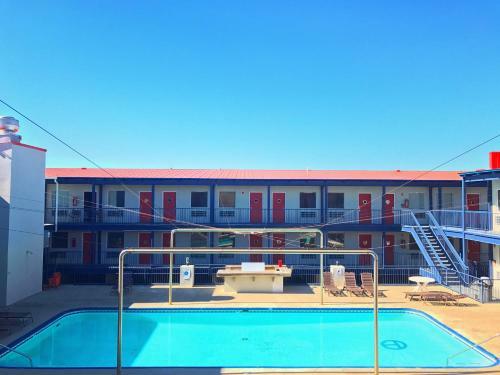 Apartamentos Sea And Breeze Hotel And Condo