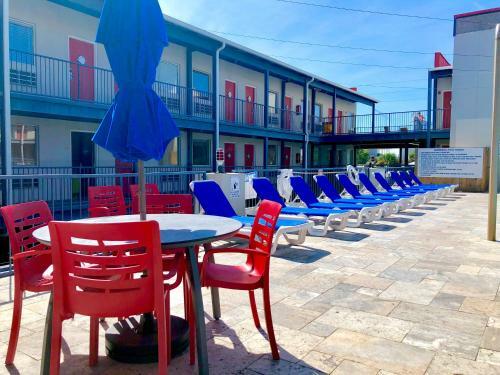 Apartamentos Sea And Breeze Hotel And Condo