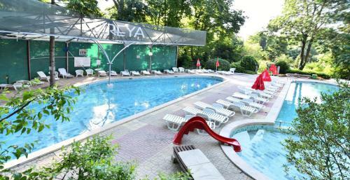 Hotel Estreya Palace