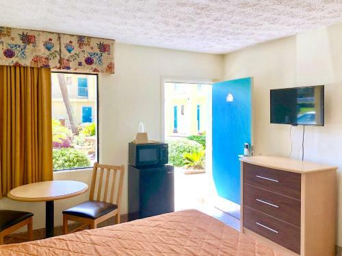 Motel Dunes Inn & Suites - Tybee Island