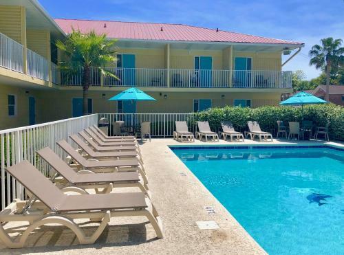 Motel Dunes Inn & Suites - Tybee Island