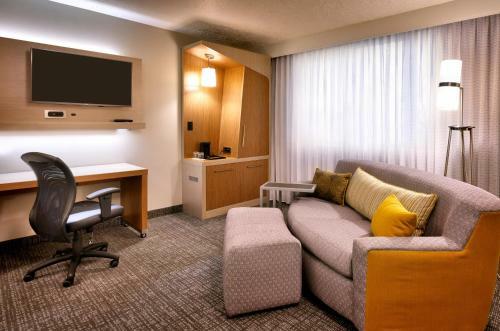 Summit Hotel And Conference Center