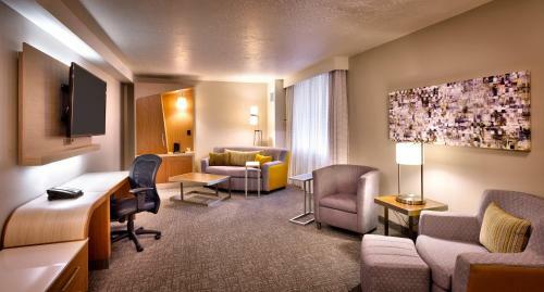 Summit Hotel And Conference Center