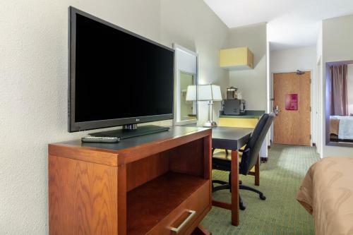 Hotel Quality Inn & Suites Lakewood