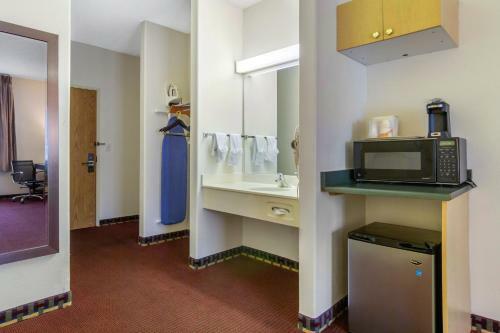 Hotel Quality Inn & Suites Lakewood