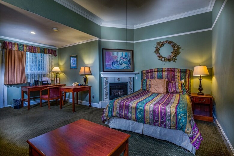 Hotel Rose Garden Inn