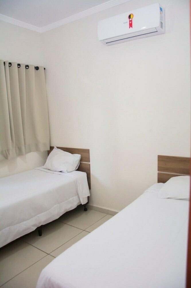 Leati's Hotel