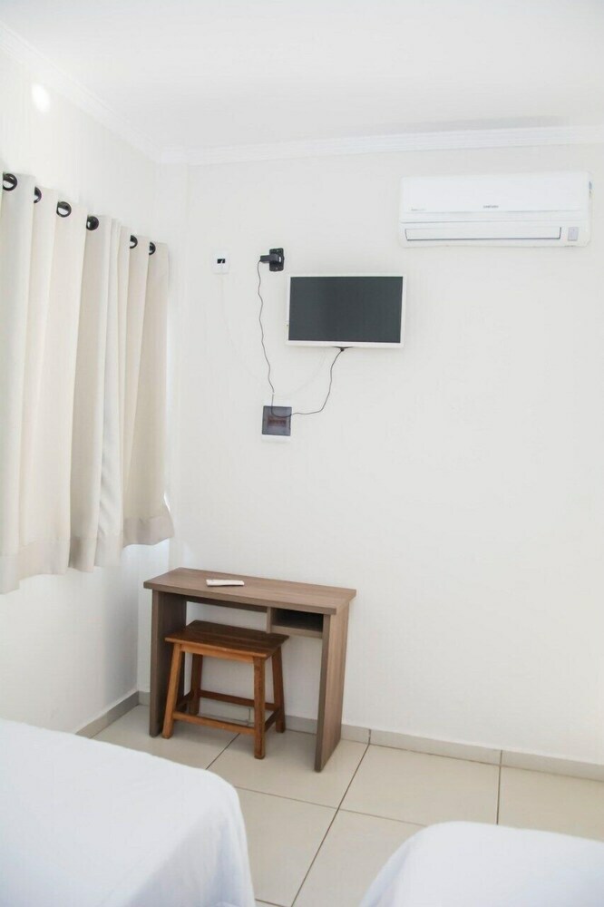 Leati's Hotel