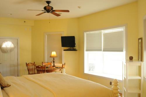 Bed & Breakfast Acorn Hill Lodge And Spa