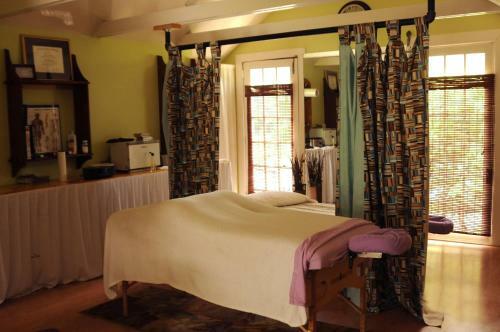 Bed & Breakfast Acorn Hill Lodge And Spa