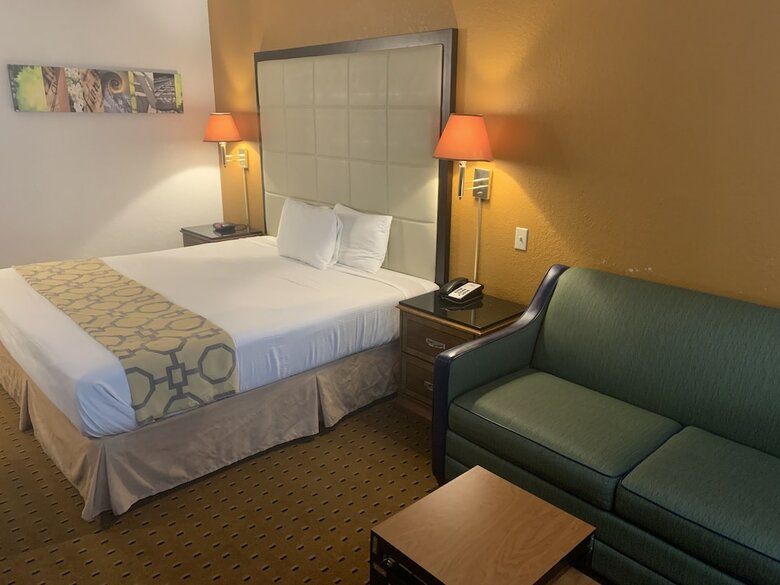 Hotel Brentwood Inn & Suites