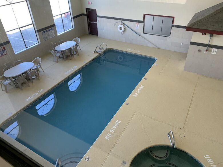 Hotel Brentwood Inn & Suites