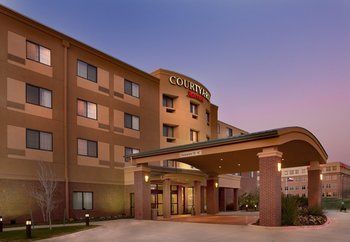 Hotel Courtyard Denton