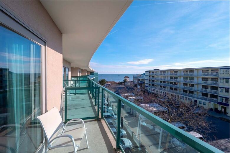 Atlantic Sands Hotel And Conference Center