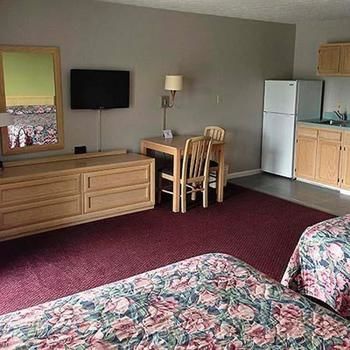Hotel Travelers Suites