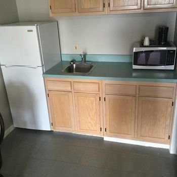 Hotel Travelers Suites