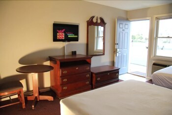 Hotel Travelers Suites