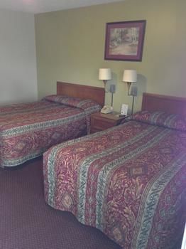 Hotel Travelers Suites
