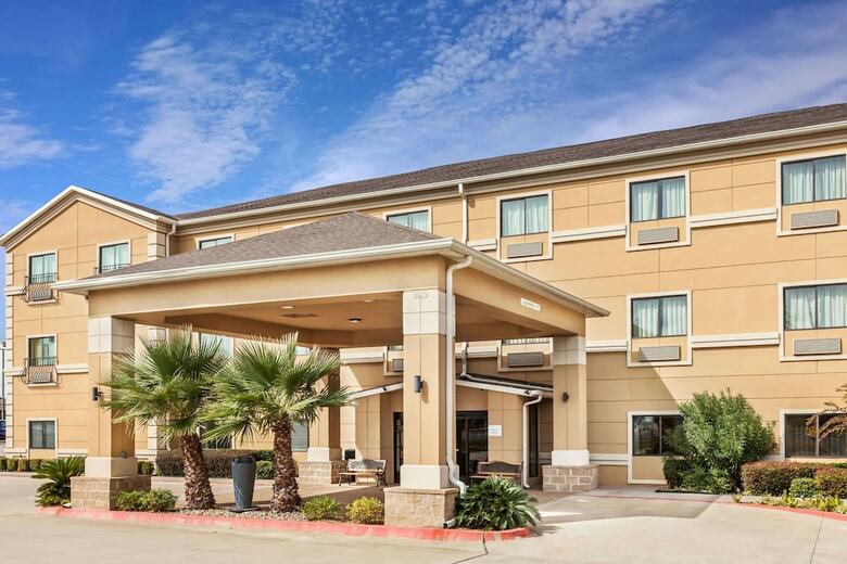 Hotel Baymont Inn And Suites Tyler