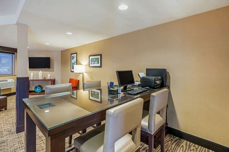 Hotel Comfort Inn University