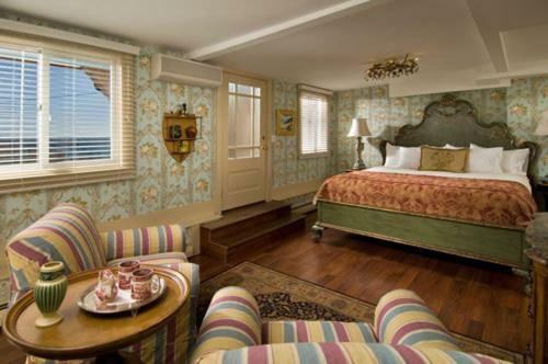 Posada Land's End Inn