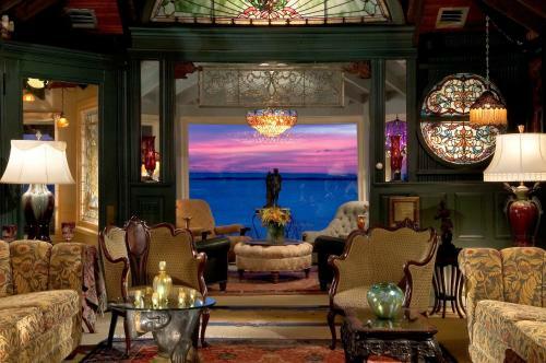 Posada Land's End Inn