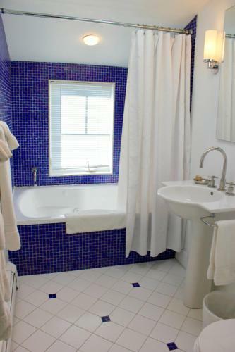 Bed & Breakfast Somerset House Inn