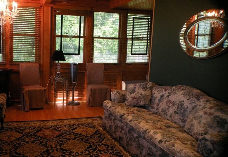 Bed & Breakfast All Seasons Inn