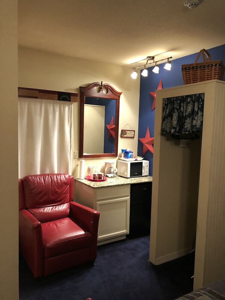 Bed & Breakfast All Seasons Inn